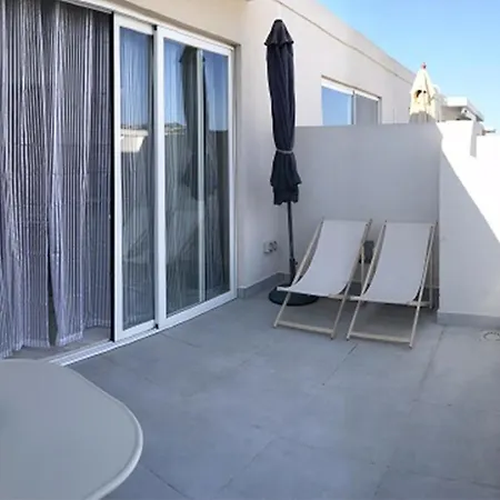 Shazney's Penthouse Apartman