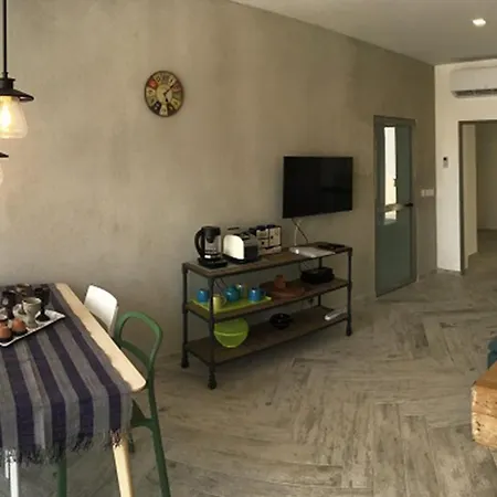 Shazney's Penthouse Apartman Żebbuġ